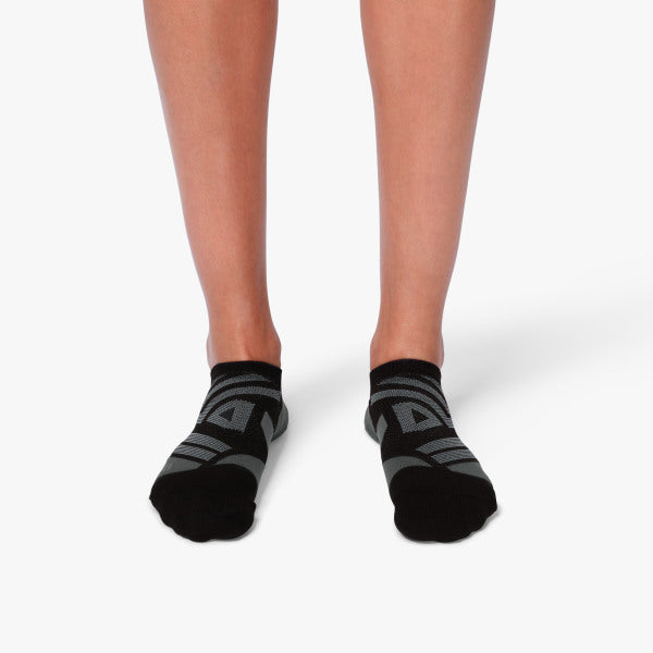 On Running Women's Low Sock in Black Shadow